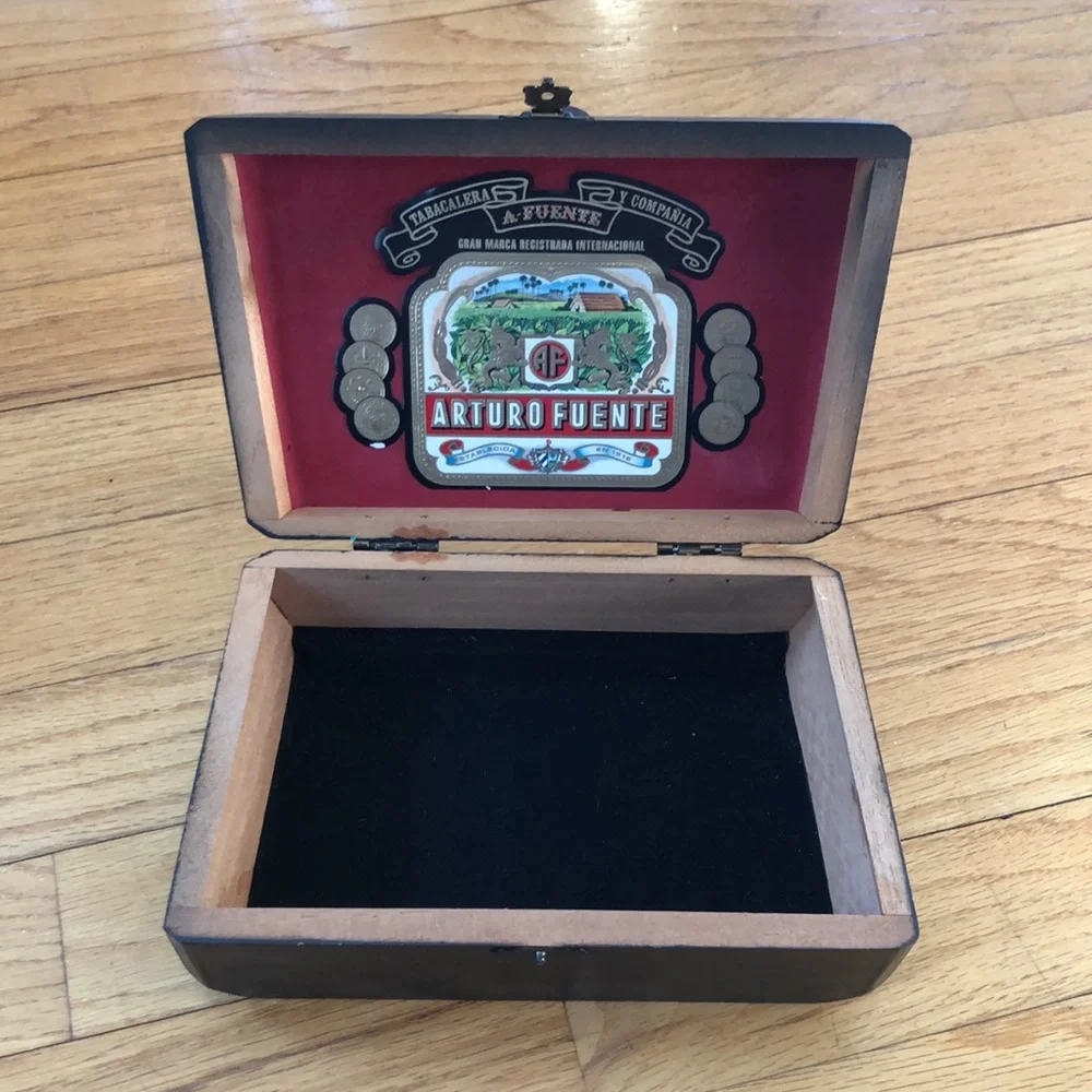 Vintage Cigar/Button Box